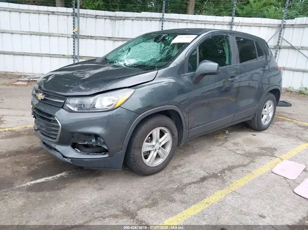 3GNCJKSB7KL358634 2019 CHEVROLET TRAX - Image 2