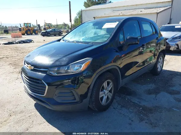 3GNCJKSB7KL377684 2019 CHEVROLET TRAX - Image 2