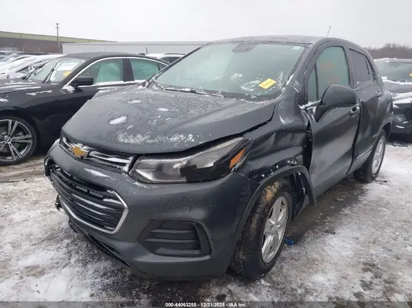 3GNCJKSB7KL377961 2019 CHEVROLET TRAX - Image 2