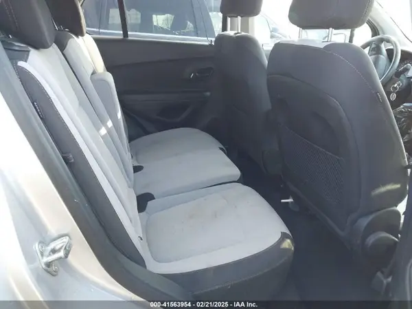 3GNCJKSB7KL384831 2019 CHEVROLET TRAX - Image 8