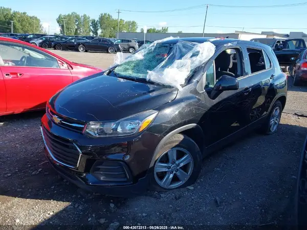 3GNCJKSB7KL391665 2019 CHEVROLET TRAX - Image 2