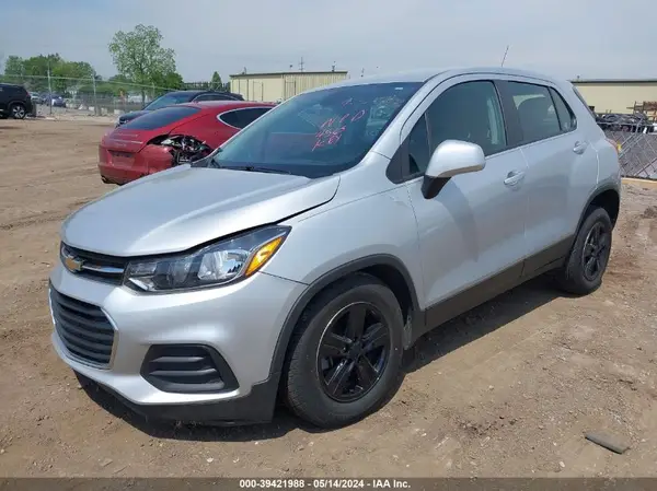 3GNCJKSB7KL394565 2019 CHEVROLET TRAX - Image 2