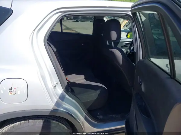 3GNCJKSB7KL399443 2019 CHEVROLET TRAX - Image 8