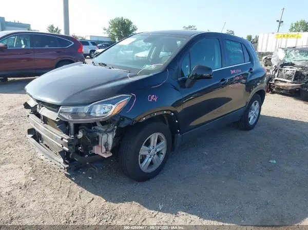3GNCJKSB7KL402650 2019 CHEVROLET TRAX - Image 2