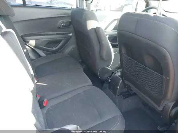 3GNCJKSB7KL402650 2019 CHEVROLET TRAX - Image 8