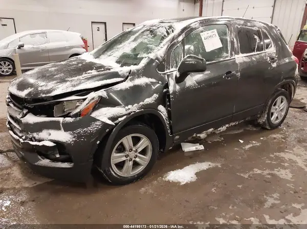 3GNCJKSB7LL107789 2020 CHEVROLET TRAX - Image 2