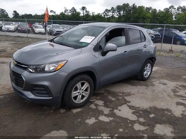 3GNCJKSB7LL147001 2020 CHEVROLET TRAX - Image 2