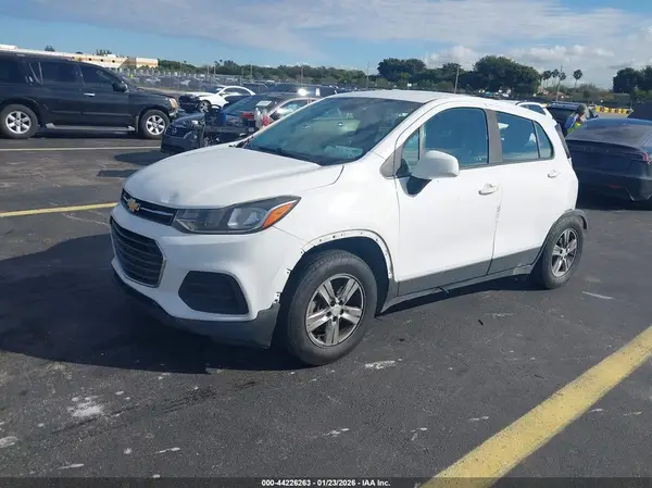 3GNCJKSB7LL148231 2020 CHEVROLET TRAX - Image 2