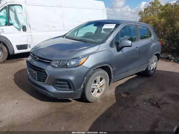 3GNCJKSB7LL154143 2020 CHEVROLET TRAX - Image 2