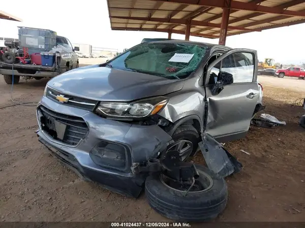 3GNCJKSB7LL158290 2020 CHEVROLET TRAX - Image 2