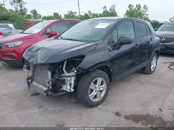 3GNCJKSB7LL165868 2020 CHEVROLET TRAX - Image 2