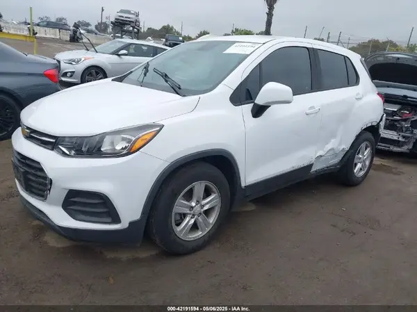 3GNCJKSB7LL171573 2020 CHEVROLET TRAX - Image 2