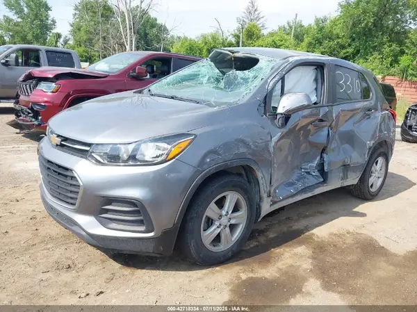 3GNCJKSB7LL173310 2020 CHEVROLET TRAX - Image 2