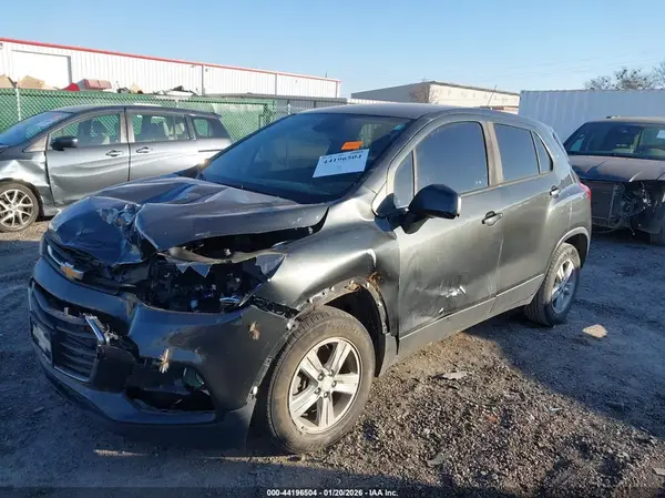 3GNCJKSB7LL179463 2020 CHEVROLET TRAX - Image 2