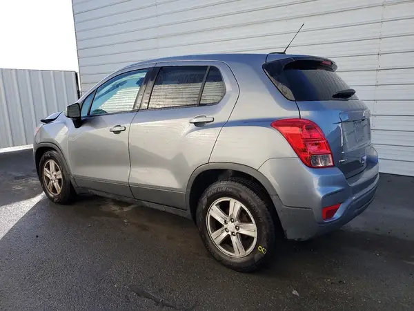3GNCJKSB7LL193153 2020 CHEVROLET TRAX - Image 2