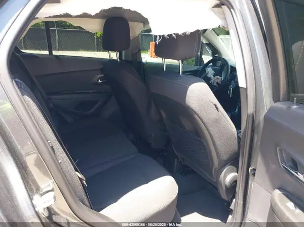 3GNCJKSB7LL193573 2020 CHEVROLET TRAX - Image 8