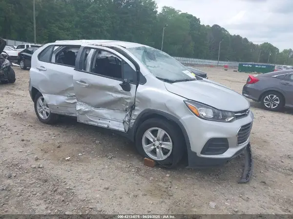 3GNCJKSB7LL201476 2020 CHEVROLET TRAX - Image 1