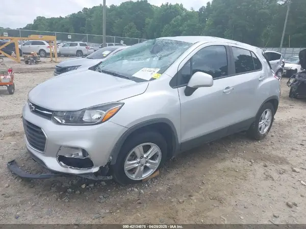 3GNCJKSB7LL201476 2020 CHEVROLET TRAX - Image 2