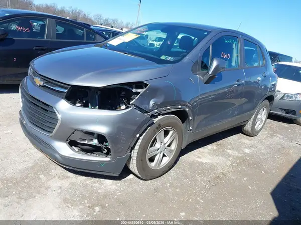3GNCJKSB7LL204457 2020 CHEVROLET TRAX - Image 2