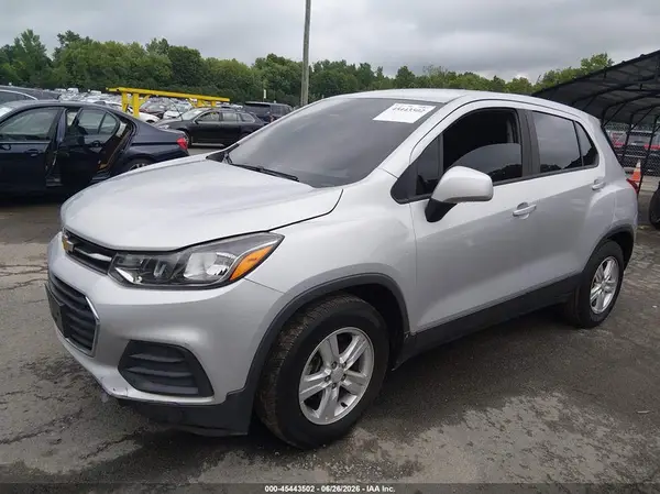 3GNCJKSB7LL217418 2020 CHEVROLET TRAX - Image 2