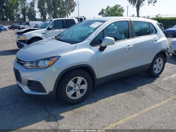 3GNCJKSB7LL299358 2020 CHEVROLET TRAX - Image 2
