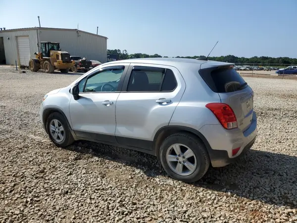 3GNCJKSB7LL300136 2020 CHEVROLET TRAX - Image 2