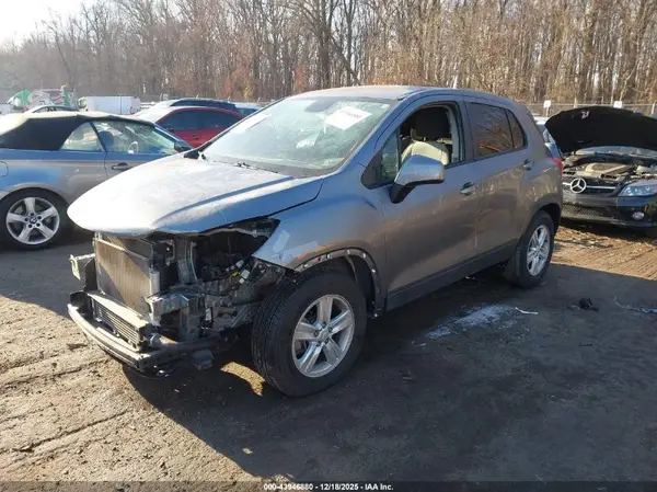 3GNCJKSB7LL330835 2020 CHEVROLET TRAX - Image 2