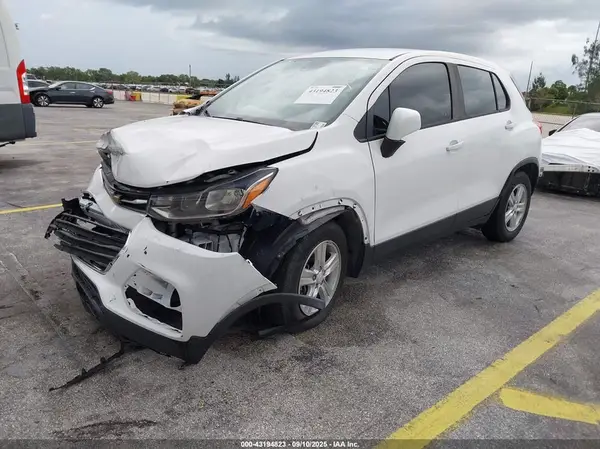3GNCJKSB7LL333301 2020 CHEVROLET TRAX - Image 2