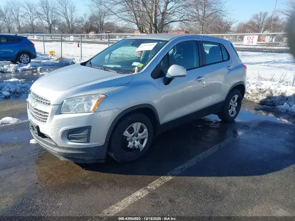 3GNCJKSB8GL258548 2016 CHEVROLET TRAX - Image 2