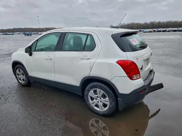 3GNCJKSB8GL279173 2016 CHEVROLET TRAX - Image 2
