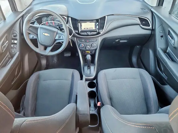 3GNCJKSB8HL156412 2017 CHEVROLET TRAX - Image 8