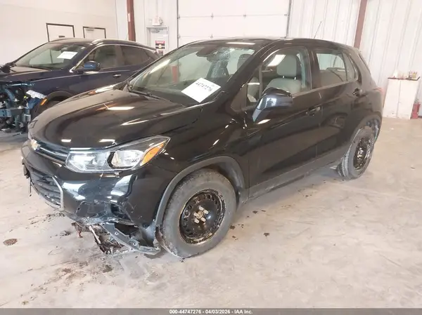 3GNCJKSB8HL172769 2017 CHEVROLET TRAX - Image 2
