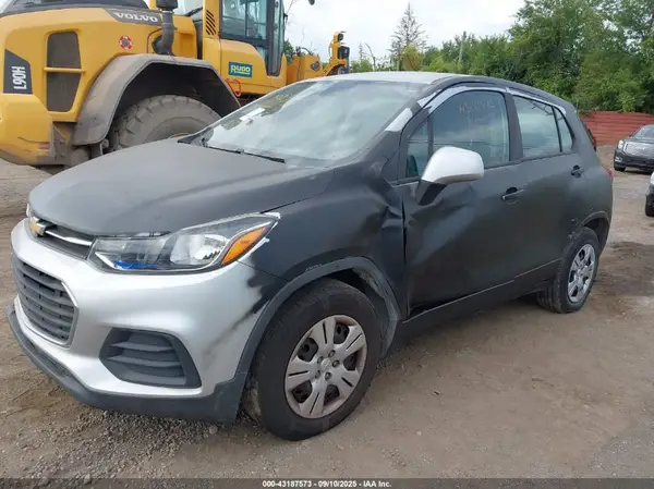 3GNCJKSB8HL194075 2017 CHEVROLET TRAX - Image 2