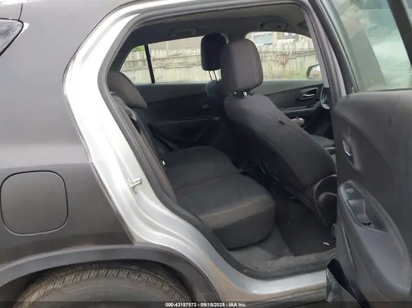 3GNCJKSB8HL194075 2017 CHEVROLET TRAX - Image 8