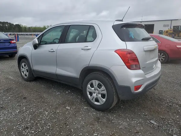 3GNCJKSB8HL208881 2017 CHEVROLET TRAX - Image 2