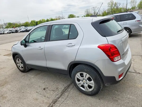 3GNCJKSB8HL218102 2017 CHEVROLET TRAX - Image 2