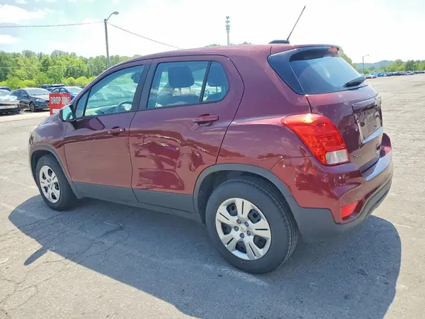 3GNCJKSB8HL226829 2017 CHEVROLET TRAX - Image 2