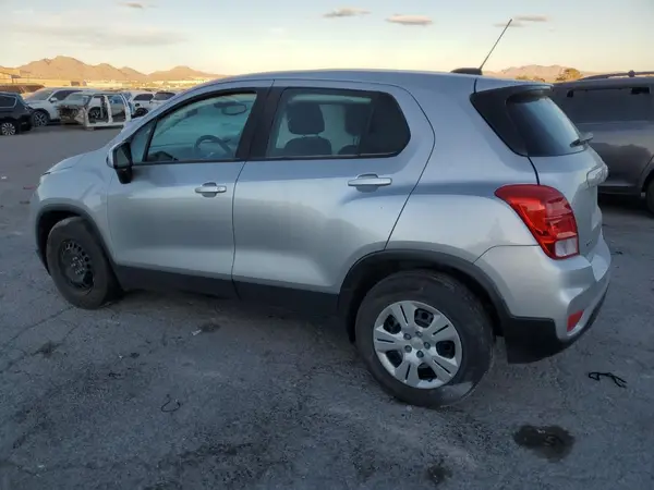 3GNCJKSB8HL229049 2017 CHEVROLET TRAX - Image 2