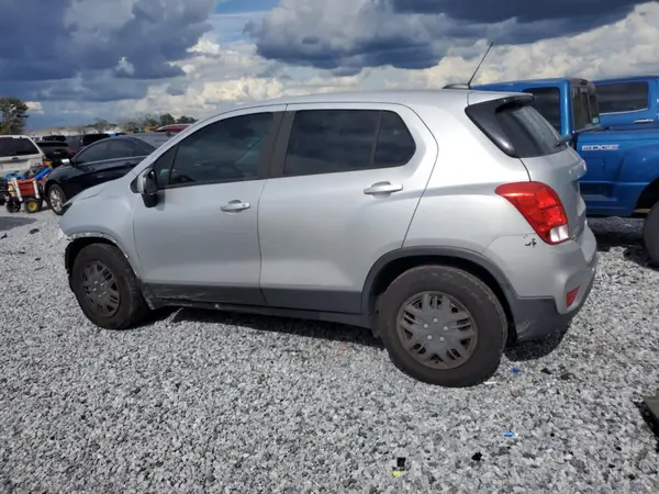 3GNCJKSB8HL233523 2017 CHEVROLET TRAX - Image 2