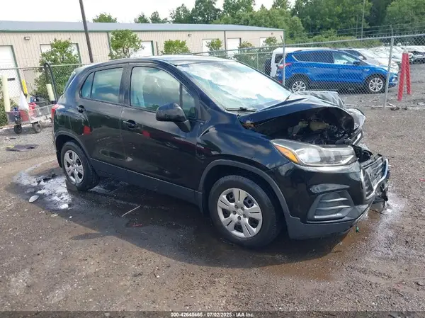 3GNCJKSB8HL256817 2017 CHEVROLET TRAX - Image 1