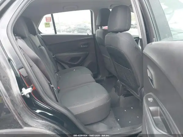 3GNCJKSB8HL263556 2017 CHEVROLET TRAX - Image 8