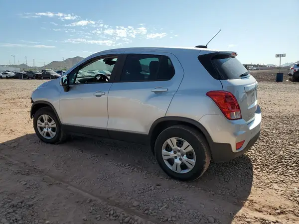 3GNCJKSB8HL266425 2017 CHEVROLET TRAX - Image 2