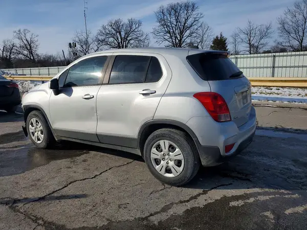 3GNCJKSB8HL267770 2017 CHEVROLET TRAX - Image 2