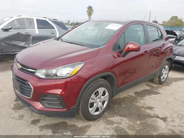 3GNCJKSB8HL268112 2017 CHEVROLET TRAX - Image 2