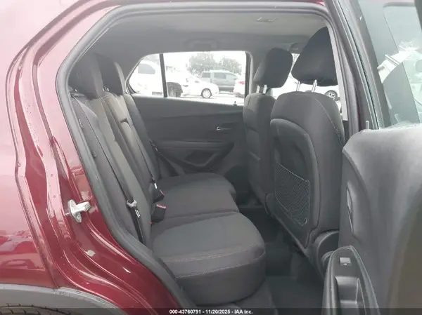 3GNCJKSB8HL268112 2017 CHEVROLET TRAX - Image 8