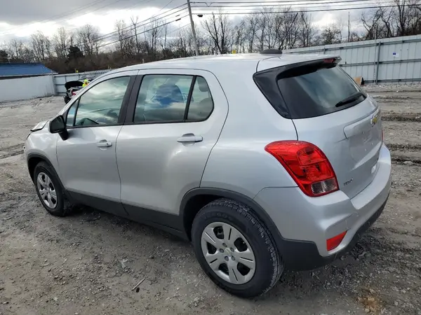 3GNCJKSB8HL280213 2017 CHEVROLET TRAX - Image 2