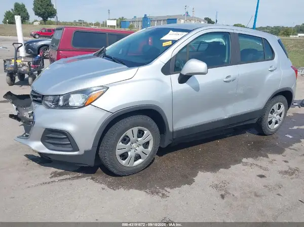3GNCJKSB8JL178271 2018 CHEVROLET TRAX - Image 2