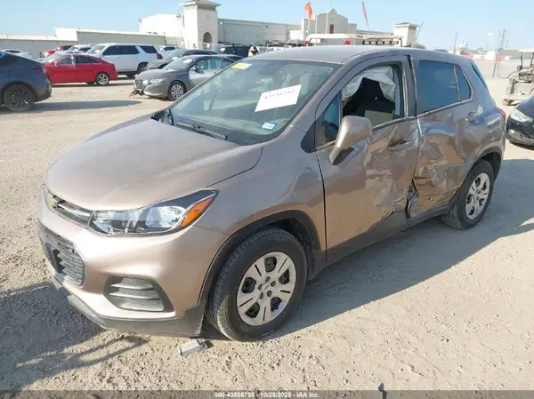3GNCJKSB8JL186466 2018 CHEVROLET TRAX - Image 2