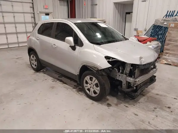 3GNCJKSB8JL196429 2018 CHEVROLET TRAX - Image 1