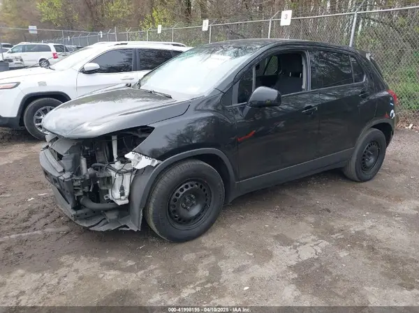 3GNCJKSB8JL203072 2018 CHEVROLET TRAX - Image 2